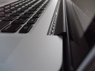 【2015 MacBook Pro最新情報】13インチRetinaディスプレイモデル、新しい感圧タッチトラックパッドを搭載してさらに先進的なMacに！